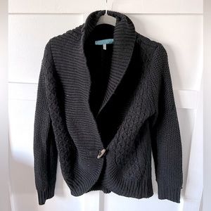 Black boutique cable knit cardigan wooden + hidden magnet button women’s S EUC